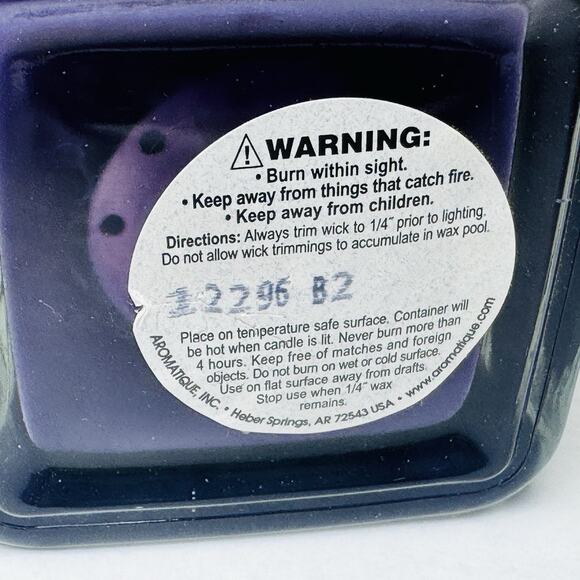 Aromatique Freesia Peach Candle 9 oz in Glass Decorative Cube with Gift Box - Picture 4 of 6